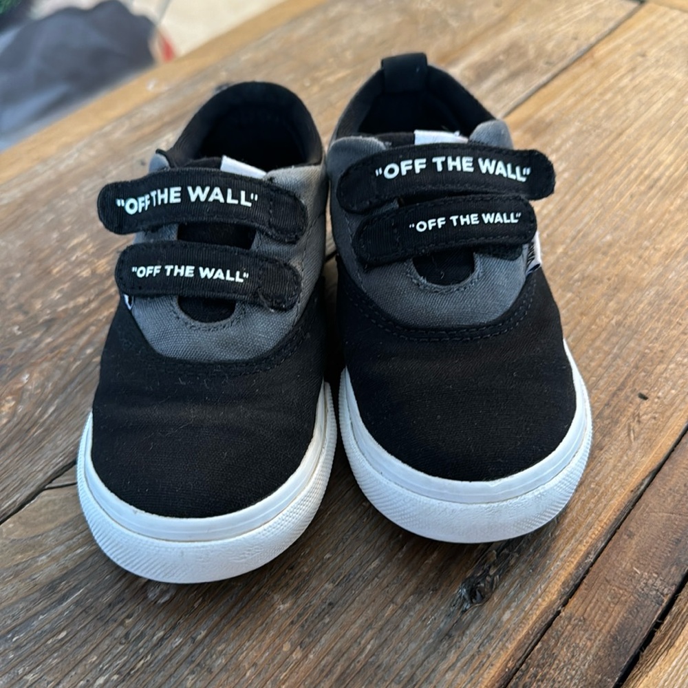 Vans Off The Wall Velcro shoes size 8